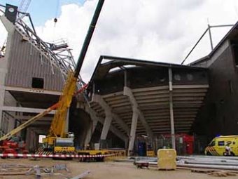 В Голландии на футбольном стадионе обрушилась крыша: один погиб и 14 ранены