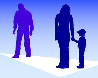 Половина россиян считают измену главной причиной распада семьи