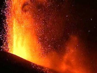 На Сицилии началось извержение крупнейшего вулкана Европы