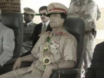 Повстанцы взяли резиденцию Каддафи: отступая тот отравил воду в Триполи