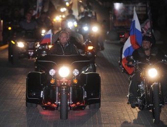 Путин породнился с байкерами