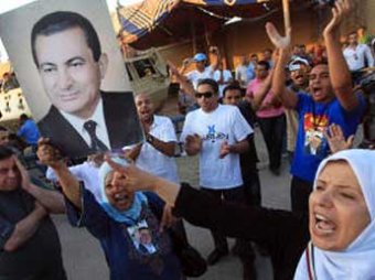 У суда в Каире начались столкновения между сторонниками и противниками Мубарака: есть погибшие