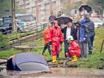 В центре Самары инормарка утонула в дорожной яме: водитель погиб