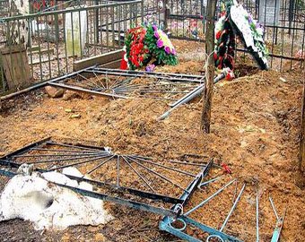 Малыши устроили погром на кладбище под Челябинском