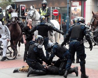За время беспорядков в Великобритании арестованы более 2 тысяч человек