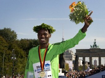 Кеннийский бегун установил новый рекорд в марафоне
