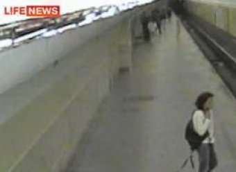 Самоубийство француженки в столичном метро попало на видео