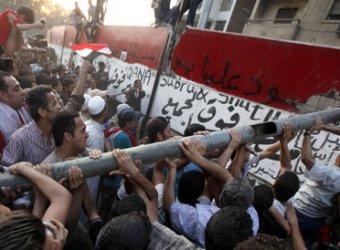 В Каире посольство Израиля взяли штурмом
