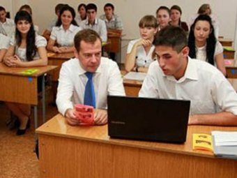 Школьник предложил Медведеву разработать аналог Windows за миллион евро