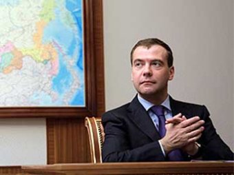 СМИ: Медведев назначил на должность полпредов трех федеральных округов своих людей