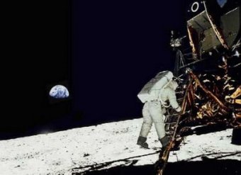 NASA обнародовала уникальные снимки следов человека на Луне