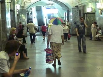 Полицейский принял роды в московском метро