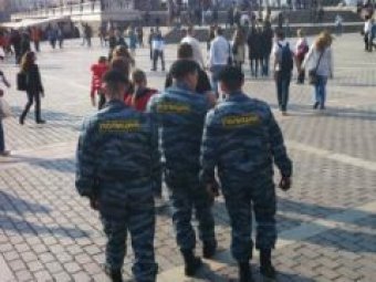 На Манежной площади в Москве задержаны свыше 100 вооруженных человек