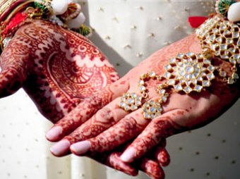 В Индии 120-летний житель женился на «девушке», в два раза моложе себя