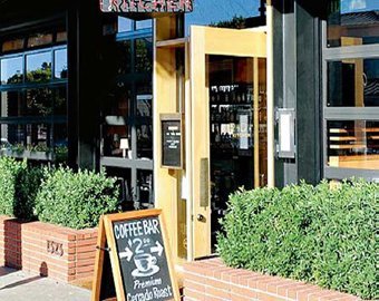 Жену Пирса Броснана отравили