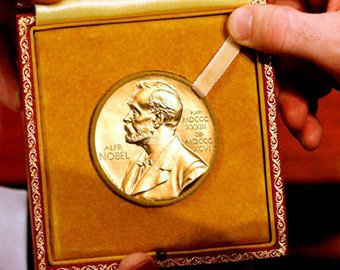 Нобелевскую премию по физике присудили за изучение расширения Вселенной