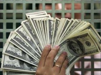 Доллар резко вырос: в зарубежных обменниках перестают принимать рубли