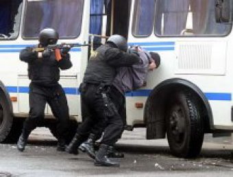 В Иркутской области спецназ взял штуромом квартиру пьяного экс-прокурора