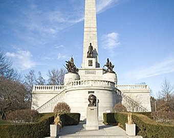 В США осквернена могила президента Линкольна
