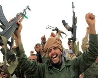 Сторонники Каддафи казнили военачальника повстанцев