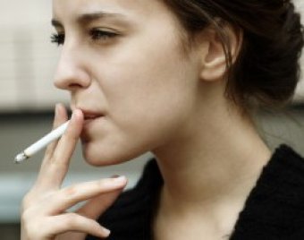 Ученые: Фрукты и овощи опасны для курильщиков