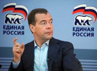Медведев предложил сажать за продажу алкоголя подросткам