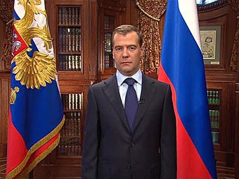 Медведев: Россия может выйти из договора об СНВ
