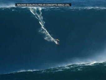 Гавайский серфер вошел в историю, покорив 27-метровую волну