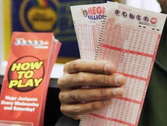 В США дворник потерял лотерейный билет на  млн