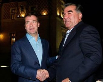 Президент Таджикистана готов решить проблему с летчиками