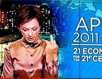 Ведущую Рен-ТВ уволили за непристойный жест в прямом эфире