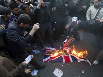 Британское посольство в Тегеране разгромлено и разграблено
