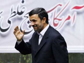 В президента Ирана снова запустили ботинком