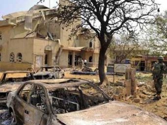 В ответ на теракты у церквей в Нигерии неизвестные бросили бомбу в здание школы