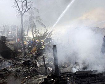 На Филиппинах самолет врезался в здание школы, не менее 14 человек погибло