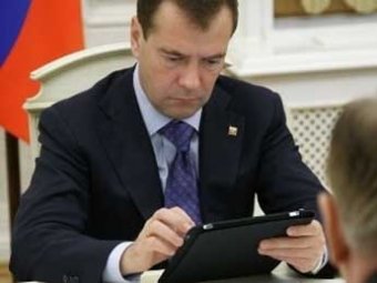 Медведев отписался в Twitter от оппозиционного телеканала «Дождь»
