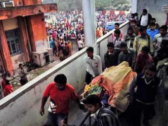 Индийская деревня вымерла из-за самогона: 120 погибших
