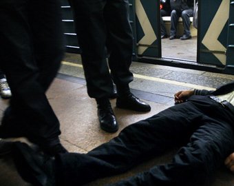 Москвич ранен в результате драки в метро