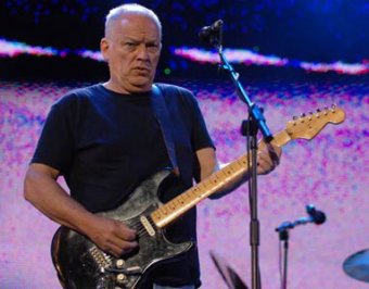Гитарист Pink Floyd Гилмор помог спасти утопающего-самоубийцу