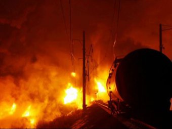 Крушение состава с нефтью в Амурской области привело к гигантскому пожару