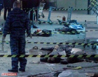 Год со дня теракта в "Домодедово": СМИ вспоминают, как это было