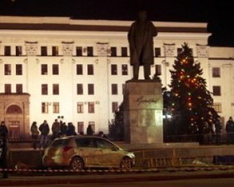 В Луганске автомобиль врезался в толпу празднующих Старый Новый год: есть жертвы