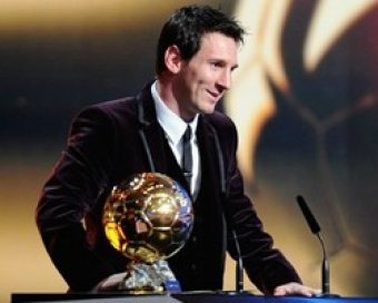 Лионель Месси получил "Золотой мяч" в третий раз подряд