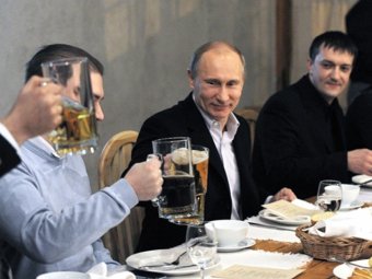 В Питере кортеж Путина автомобилисты встретили оглушительными гудками