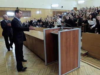 Медведев ответил студентам на самый неприятный вопрос в своей карьере