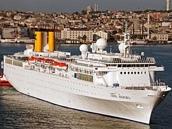 "Близнец" лайнера Costa Concordia терпит аварию у берегов Сейшел
