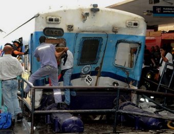 В Сети появилось видео крушения поезда в Буэнос-Айресе