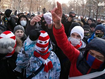 Националисты провели шествие по центру Москвы, по пути избивая мигрантов