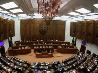 Депутаты Словакии разделись ради отмены неприкосновенности
