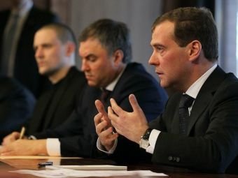 Медведев встретился с оппозицией и согласился запретить президенту избираться на третий срок